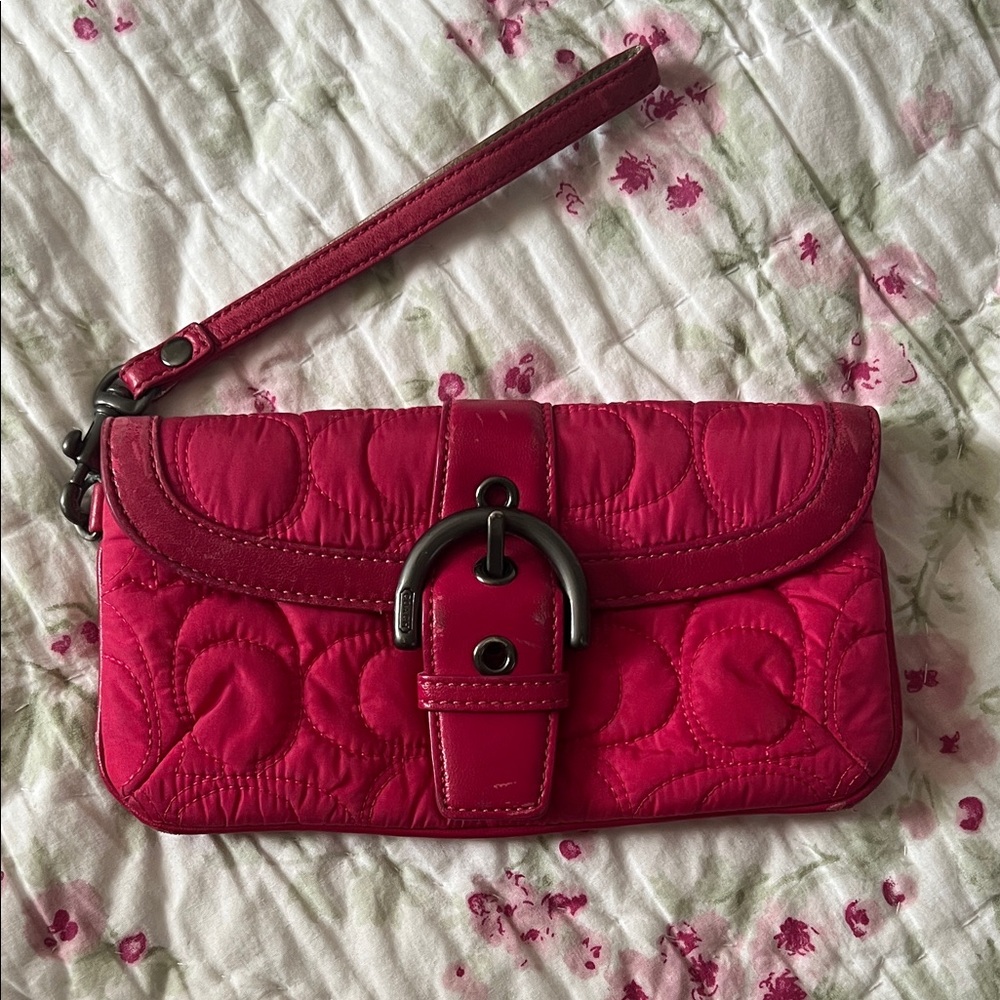 Vintage Coach Fuchsia Quilted Wristlet 💕